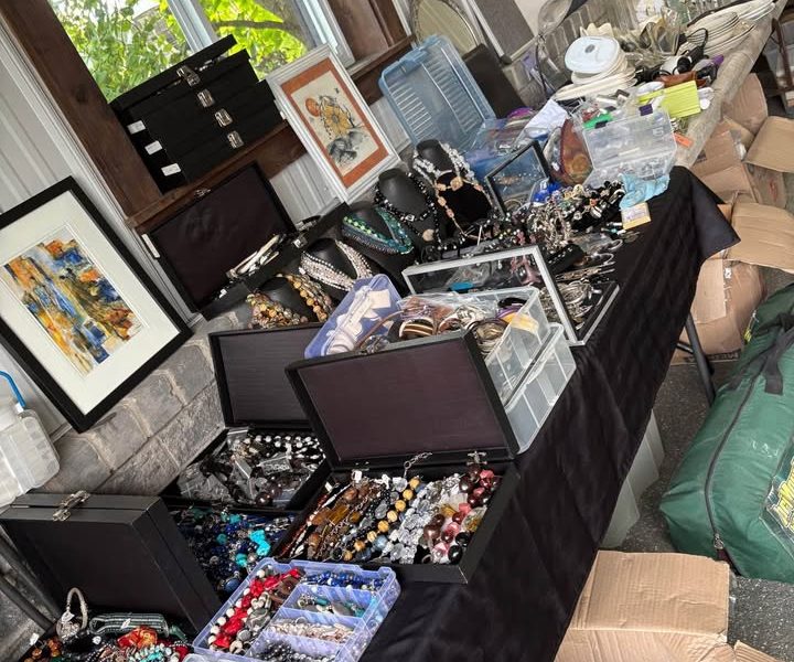 LAST W-E ! 🌞grosse VENTE DE GARAGE - big GARAGE SALE 19-20 sept. 🌞 NEW STUFF!