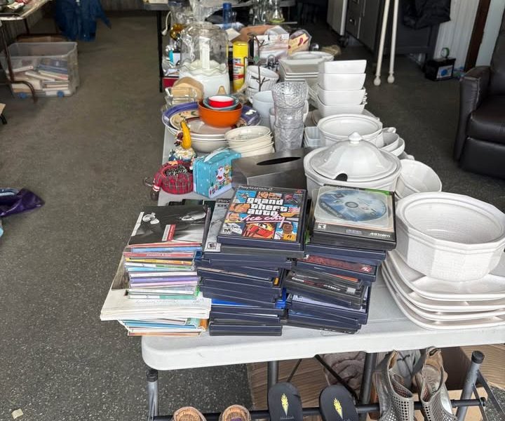 LAST W-E ! 🌞grosse VENTE DE GARAGE - big GARAGE SALE 19-20 sept. 🌞 NEW STUFF!