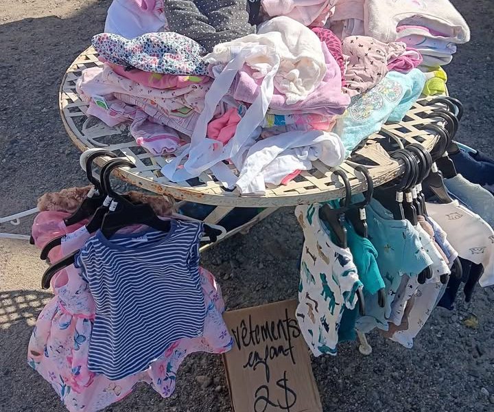 Vente de garage au marché aux puces