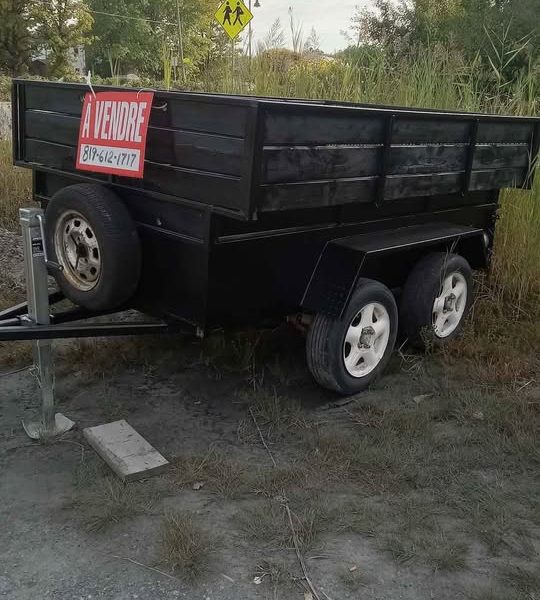 Vente de garage sous la tente - TOUT DOIT PARTIR!