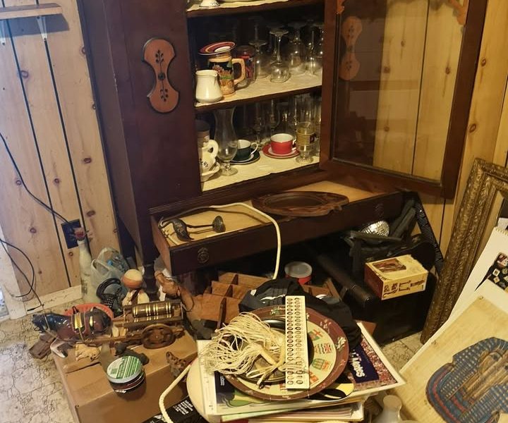 Vide maison. Accepte les dons volontaires (Val-Bélair)