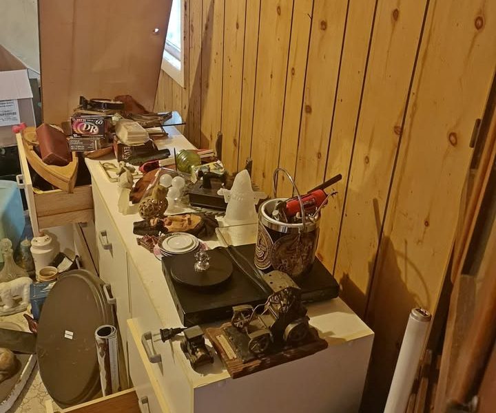 Vide maison. Accepte les dons volontaires (Val-Bélair)
