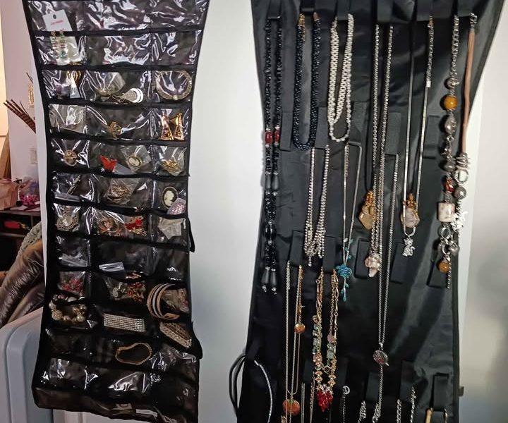 Grosse vente de garage dans la maison