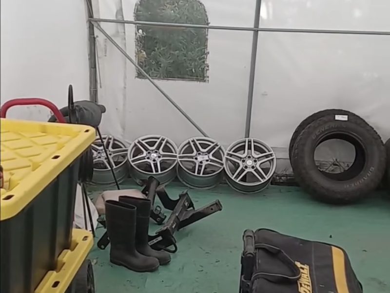 Vente de garage sous la tente - TOUT DOIT PARTIR!