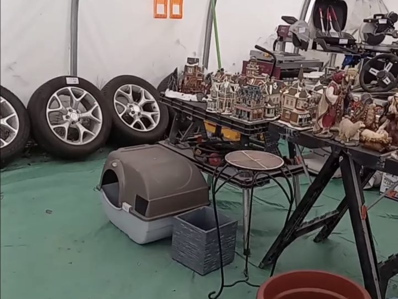 Vente de garage sous la tente - TOUT DOIT PARTIR!
