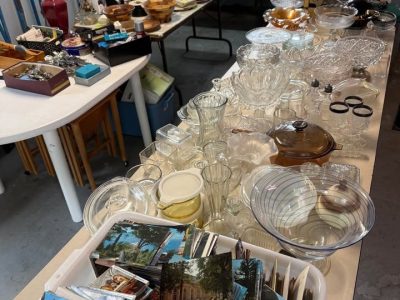 Vente de succession : Antiquités & plus de 700 morceaux divers de vaisselle et + + +