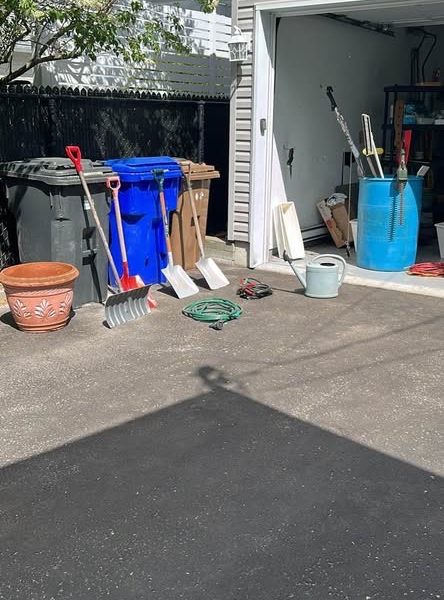 Vente de Garage intérieur 22-23-24 mai ( 9 hres/ 4 hres)