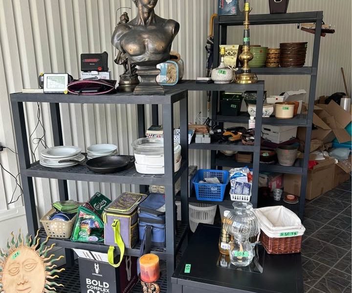 Vente de Garage intérieur 22-23-24 mai ( 9 hres/ 4 hres)
