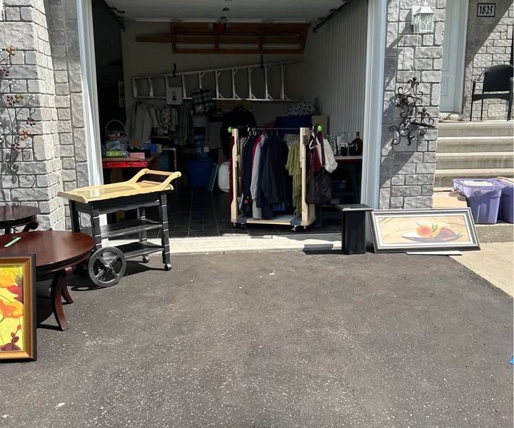 Vente de Garage intérieur 22-23-24 mai ( 9 hres/ 4 hres)