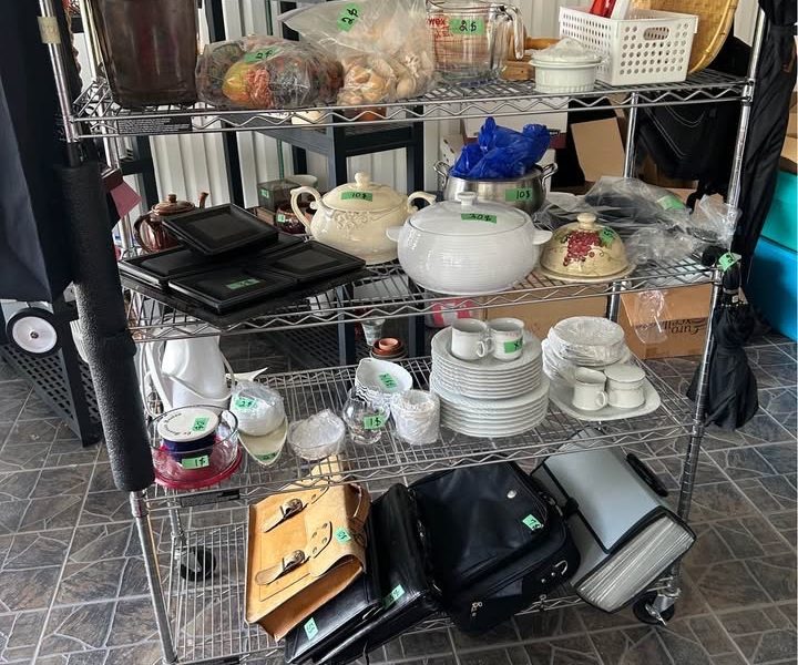 Vente de Garage intérieur 22-23-24 mai ( 9 hres/ 4 hres)