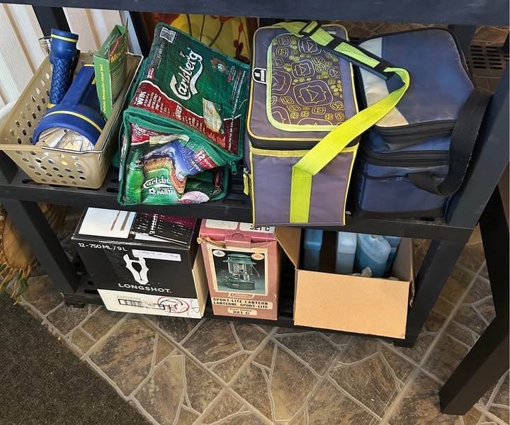 Vente de Garage intérieur 22-23-24 mai ( 9 hres/ 4 hres)