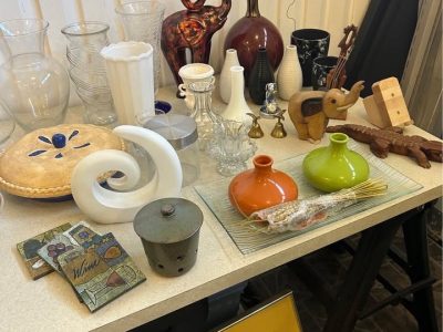 Vente de Garage intérieur 22-23-24 mai ( 9 hres/ 4 hres)