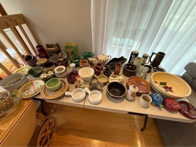 Vente de succession : Antiquités & plus de 700 morceaux divers de vaisselle et + + +