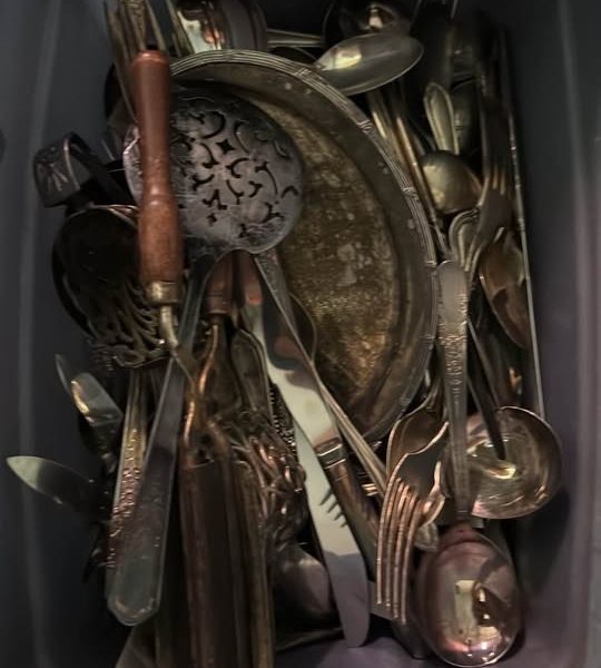 Vente de succession : Antiquités & plus de 700 morceaux divers de vaisselle et + + +