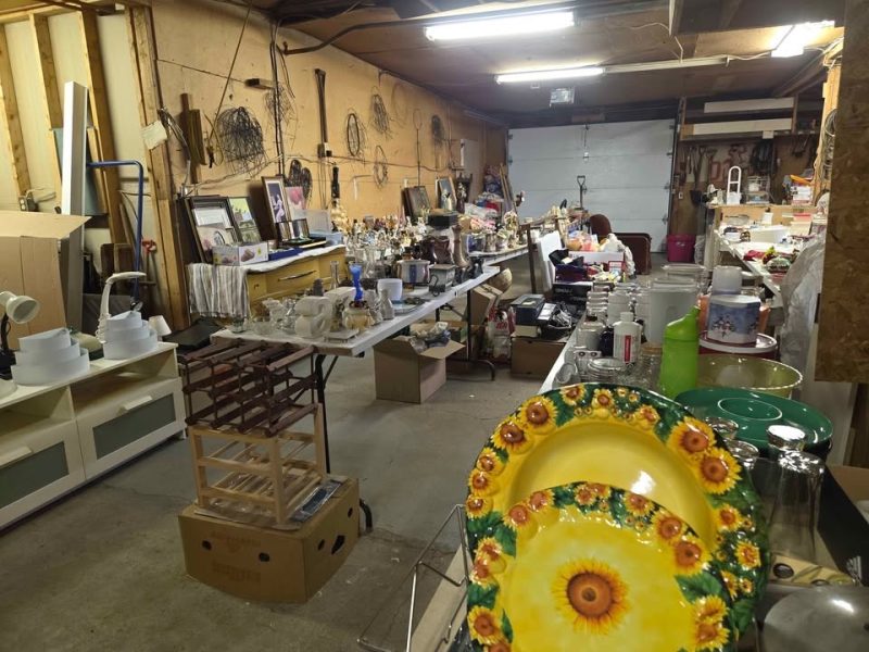 Grosse vente de garage intérieur