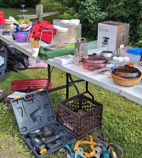 Grosse vente de Garage plusieurs familles - 27 juin