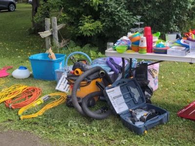 Grosse vente de Garage plusieurs familles - 27 juin
