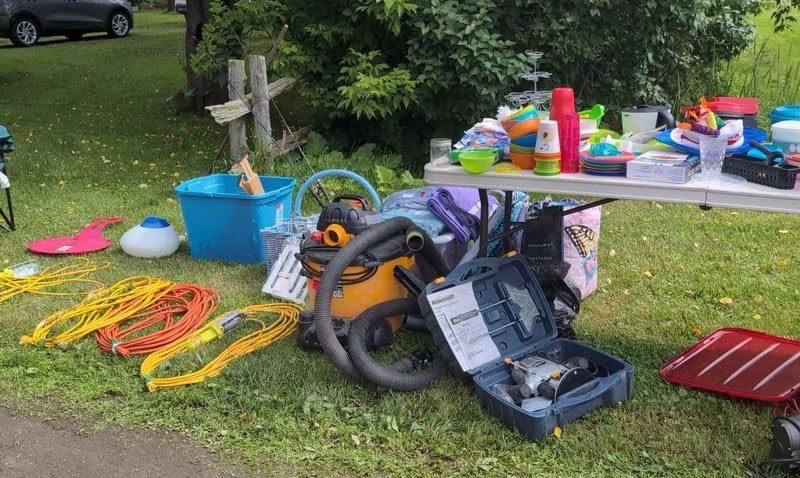 Grosse vente de Garage plusieurs familles - 27 juin