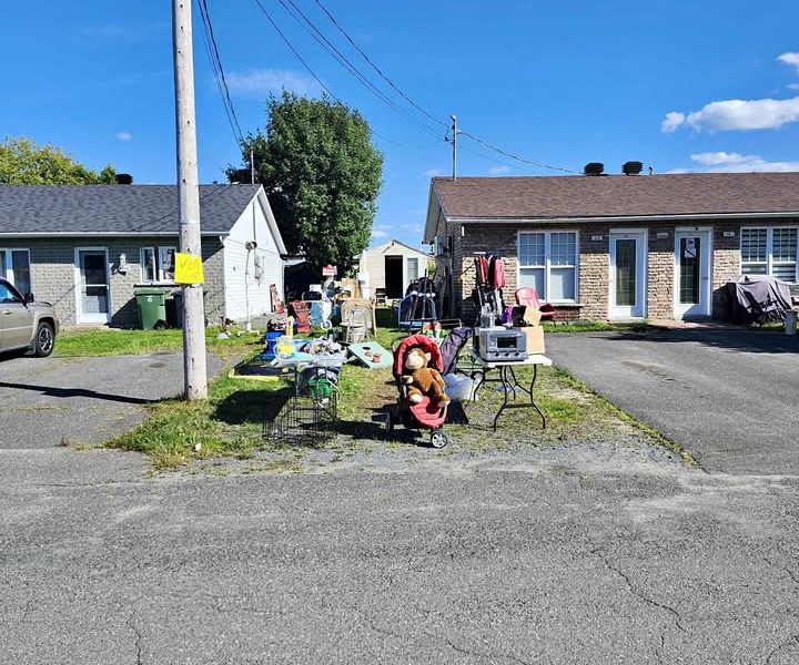 Grande vente de garage à Drummondville