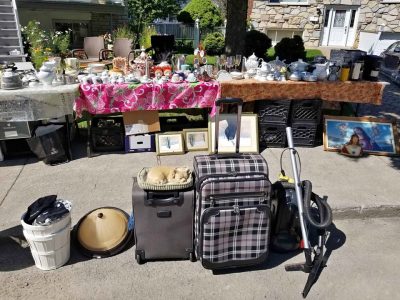 GARAGE SALE IN MONTREAL NORTH/VENTE DE GARAGE A MONTREAL NORD