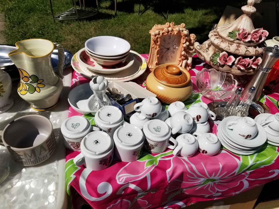 GARAGE SALE IN MONTREAL NORTH/VENTE DE GARAGE A MONTREAL NORD