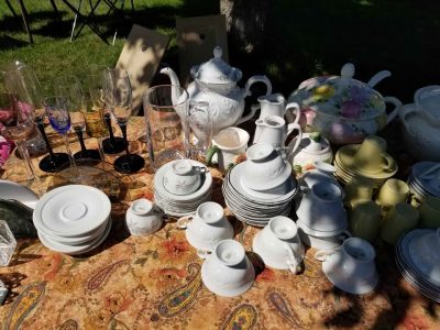 GARAGE SALE IN MONTREAL NORTH/VENTE DE GARAGE A MONTREAL NORD