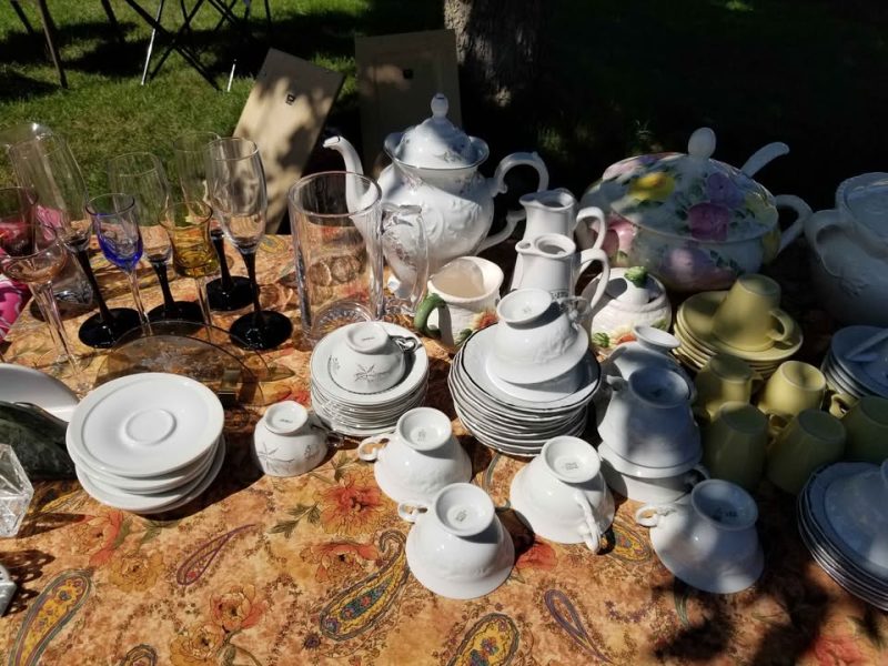 GARAGE SALE IN MONTREAL NORTH/VENTE DE GARAGE A MONTREAL NORD