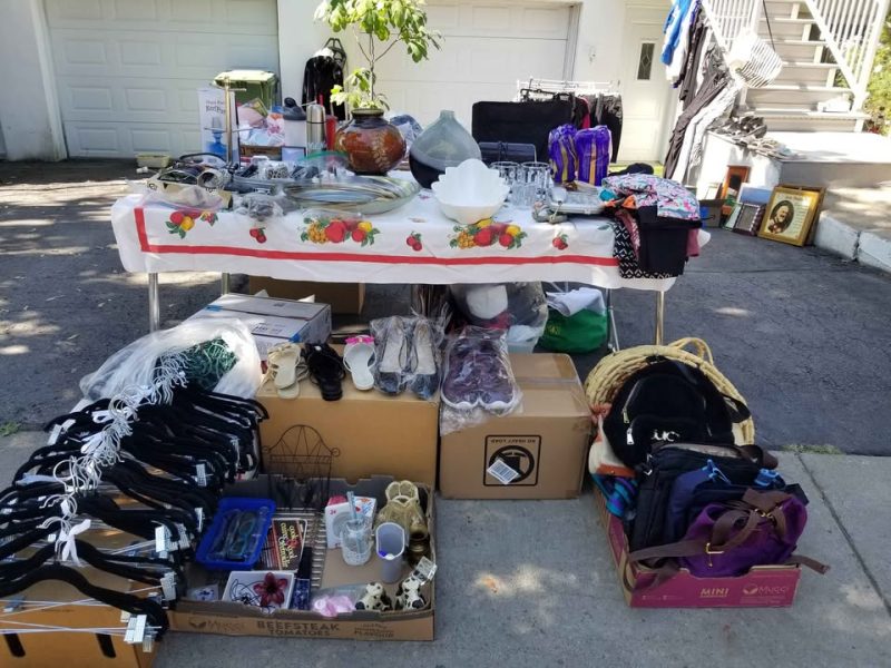 GARAGE SALE IN MONTREAL NORTH/VENTE DE GARAGE A MONTREAL NORD