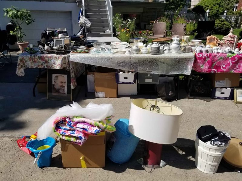 GARAGE SALE IN MONTREAL NORTH/VENTE DE GARAGE A MONTREAL NORD