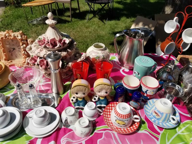 GARAGE SALE IN MONTREAL NORTH/VENTE DE GARAGE A MONTREAL NORD