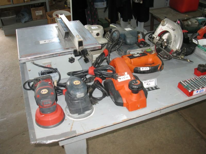 Vente de garage à Trois-Rives