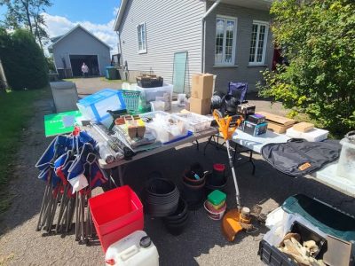 VENTE DE GARAGE/GARAGE SALE à Mirabel