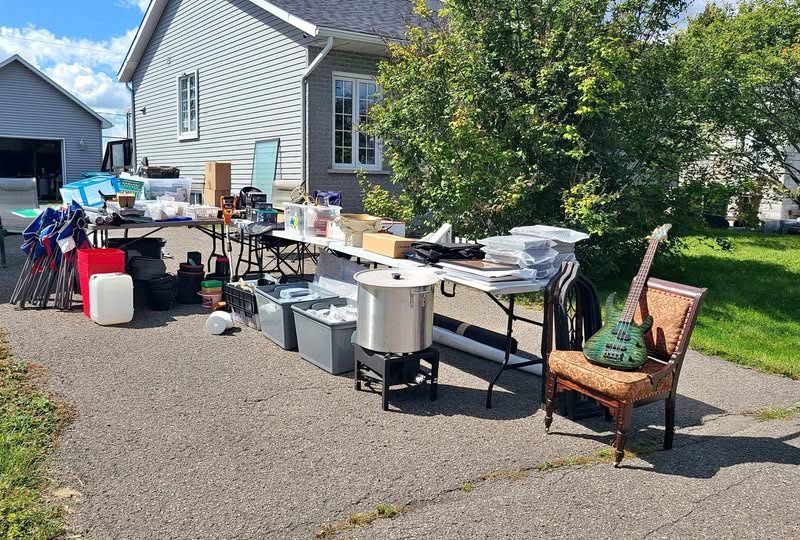 VENTE DE GARAGE/GARAGE SALE à Mirabel